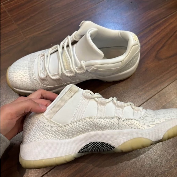 Jordan Shoes - Nike Air Jordan 11 Retro Low